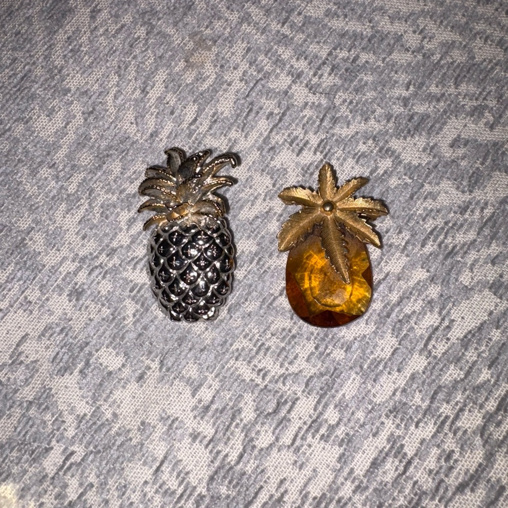 Sarah Coventry Vintage Retro Pineapple Brooch + silver pin Matching Earrings set